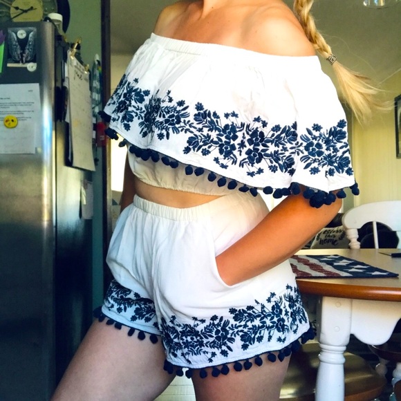 Show me your Mumu SMYM pom pom shorts & crop top small RARE! - Picture 2 of 13